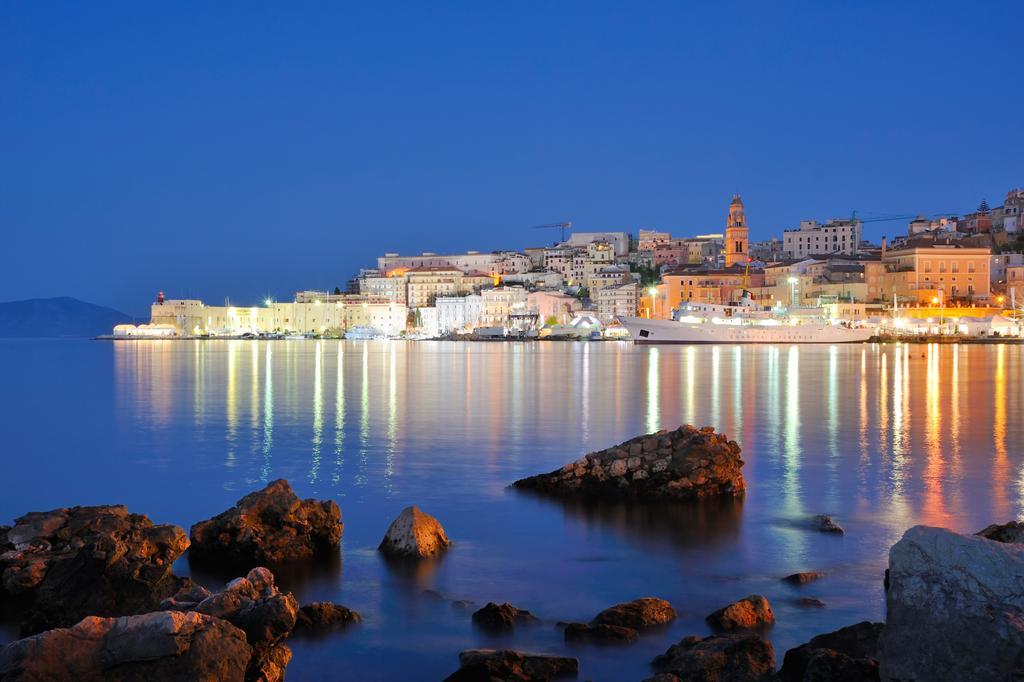 Appartement Cento Passi Dal Mare à Gaète Chambre photo