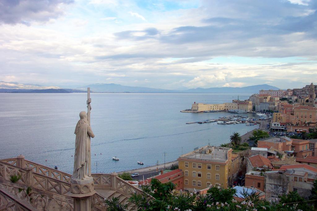 Appartement Cento Passi Dal Mare à Gaète Extérieur photo